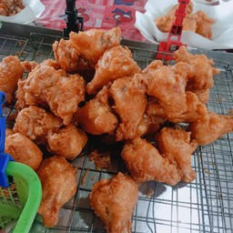 แม่ต๋อยไก่ทอด