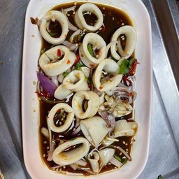 ยำปลาหมึกสด