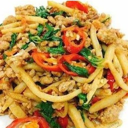 กับข้าว ผัดกระเพราหน่อไม้ดอง