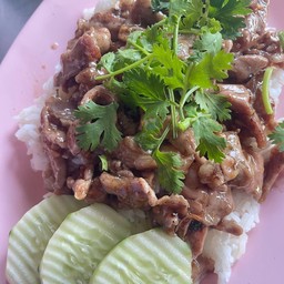 ข้าวหมูทอดกระเทียมพริกไทย