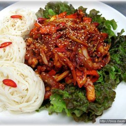 51. นักจีโซมย็อน 낙지소면 ผัดเผ็ดหมึกสาย (Octopus with Thin Noodles)