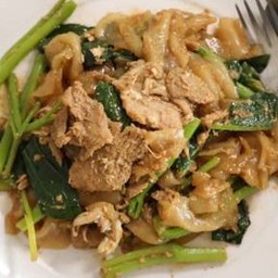 ผัดซีอิ๊วหมูนุ่ม