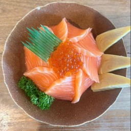 ข้าวหน้าแซลมอน