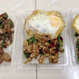 กระเพราเนื้อไข่ดาว กระเพราไก่