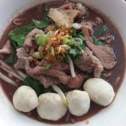 แดงก๋วยเตี๋ยวแชมส์