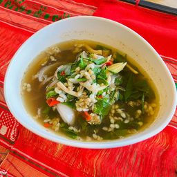 แกงไข่มดแดง ผักหวาน