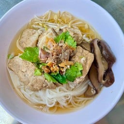 ก๋วยเตี๋ยวเส้นเล็ก ซี่โครงหมูตุ๋นเห็ดหอม