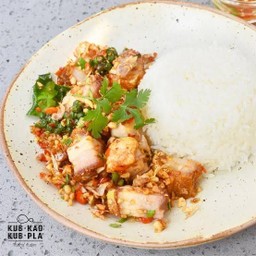 ข้าวราดหมูกรอบผัดพริกเกลือ