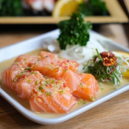 ยำแซลมอน.