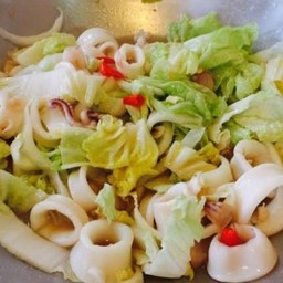 ข้าวผัดผักกาดปลาหมึก