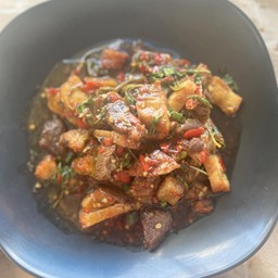 กะเพราหมูกรอบ