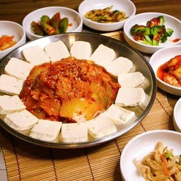 49. ทูบูกิมจิ ผัดกิมจิหมูเต้าหู้ 두부김치 (Tufu with Stir-fried Pork Kimchi)