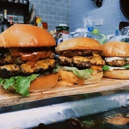 85 Burger (85 เบอเกอร์) & Steak