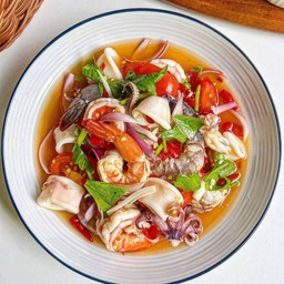 ยำเกาเหลาทะเลกุ้งทูโทน ( ปลาหมึก+กุ้งสุก+กุ้งสด )