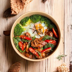 ข้าวหน้าไก่ผัดซอสกะเพรา ไข่ออนเซ็น