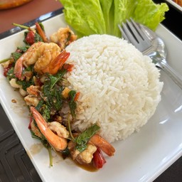 ข้าวกะเพรากุ้ง