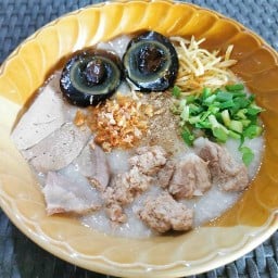 โจ๊กหมูป้าเพ็ญ ข้าวมันไก่ หน้าวัดศรีบุญเรือง วัดศรีเรืองบุญ