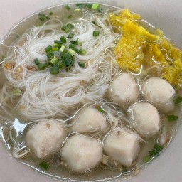 ก๋วยเตี๋ยวลูกชิ้นน้ำใส
