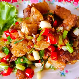 หมูกรอบคั่วพริกเกลือ