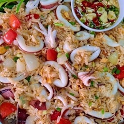 ข้าวผัดปลาหมึก