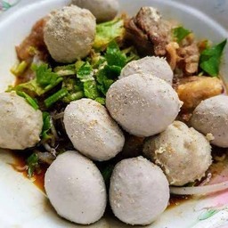 ก๋วยเตี๋ยวลูกชิ้นเนื้อล้วน