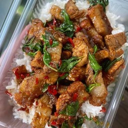 กะเพราหมูกรอบ