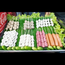 ลูกชิ้นปิ้ง 10 ไม้แถมฟรี 1ไม้