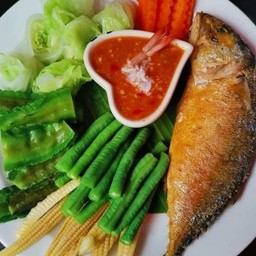 น้ำพริกผักลวก (ปลาทูทั้งตัว)