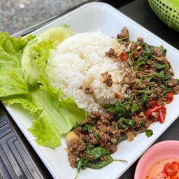 ข้าวกะเพราเนื้อ