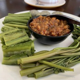 น้ำพริกกุ้งสดผักลวก
