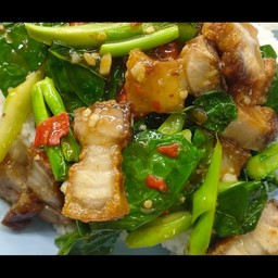 คะน้าหมูกรอบ (เป็นกับข้าว)