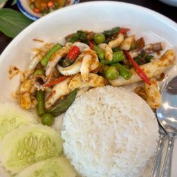 ข้าวผัดพริกแกง