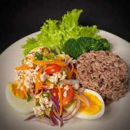 ยำไข่ต้มไก่สับ