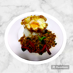 กระเพราหมูสับ + ไข่ดาว