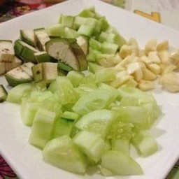 เครื่องเคียงแหนมเนือง