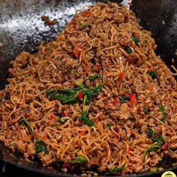 มาม่าผัดกะเพรา