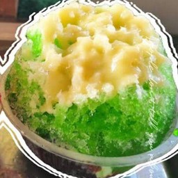 น้ำแข็งใสเกร็ดหิมะราดน้ำหวานสีเขียวเฮลบูบอย