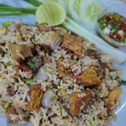 ข้าวผัดหมูกรอบ