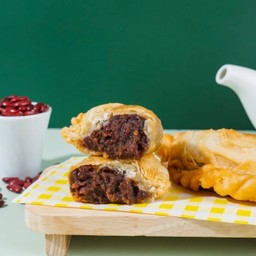 กะหรี่ปั๊บ ไส้ถั่วแดงเกาลัด (1 ชิ้น)