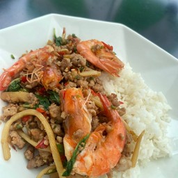 ข้าวกะเพราหมูสับ หน่อไม้ ใส่กุ้งกุ้ง อร่อยโคตร