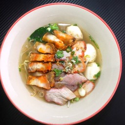 ก๋วยเตี๋ยวน้ำใสหมูกรอบ&หมูแดง