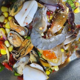 ยำข้าวโพดรวมทะเลสด