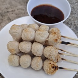 ลูกชิ้นปิ้ง