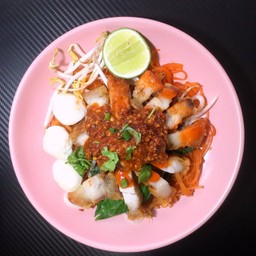 ก๋วยเตี๋ยวต้มยำแห้งหมูกรอบ