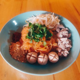 ก๋วยเตี๋ยวแห้งหมูโบราณ