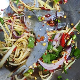ยำกุ้งสดมะม่วง