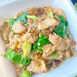 เส้นใหญ่ผัดซีอิ๊ว