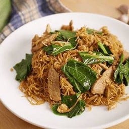 ผัดซีอิ้วเส้นหมี่ขาว Stir-fried Soy sauce with white noodles