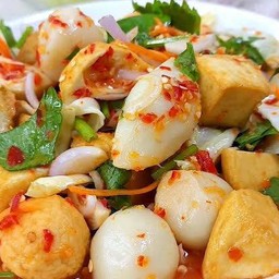 ยำลูกชิ้น ลูกค้าเลือกได้ค่ะ