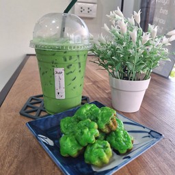 ขนมครกสิงค์โปร+ชาเขียวเย็น จับคู่อร่อย